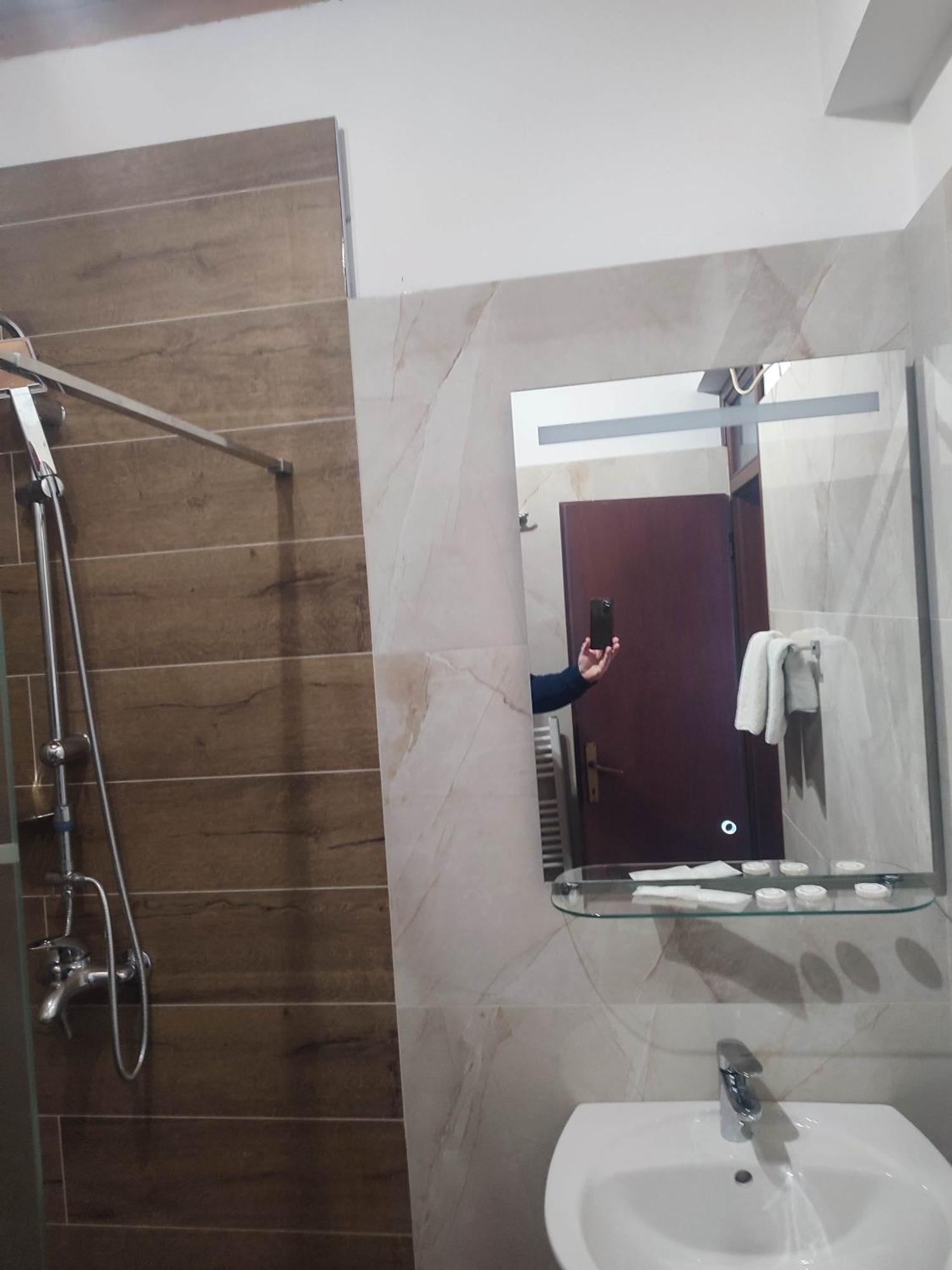 Pansion Kamin Bed and Breakfast Lukavica Buitenkant foto